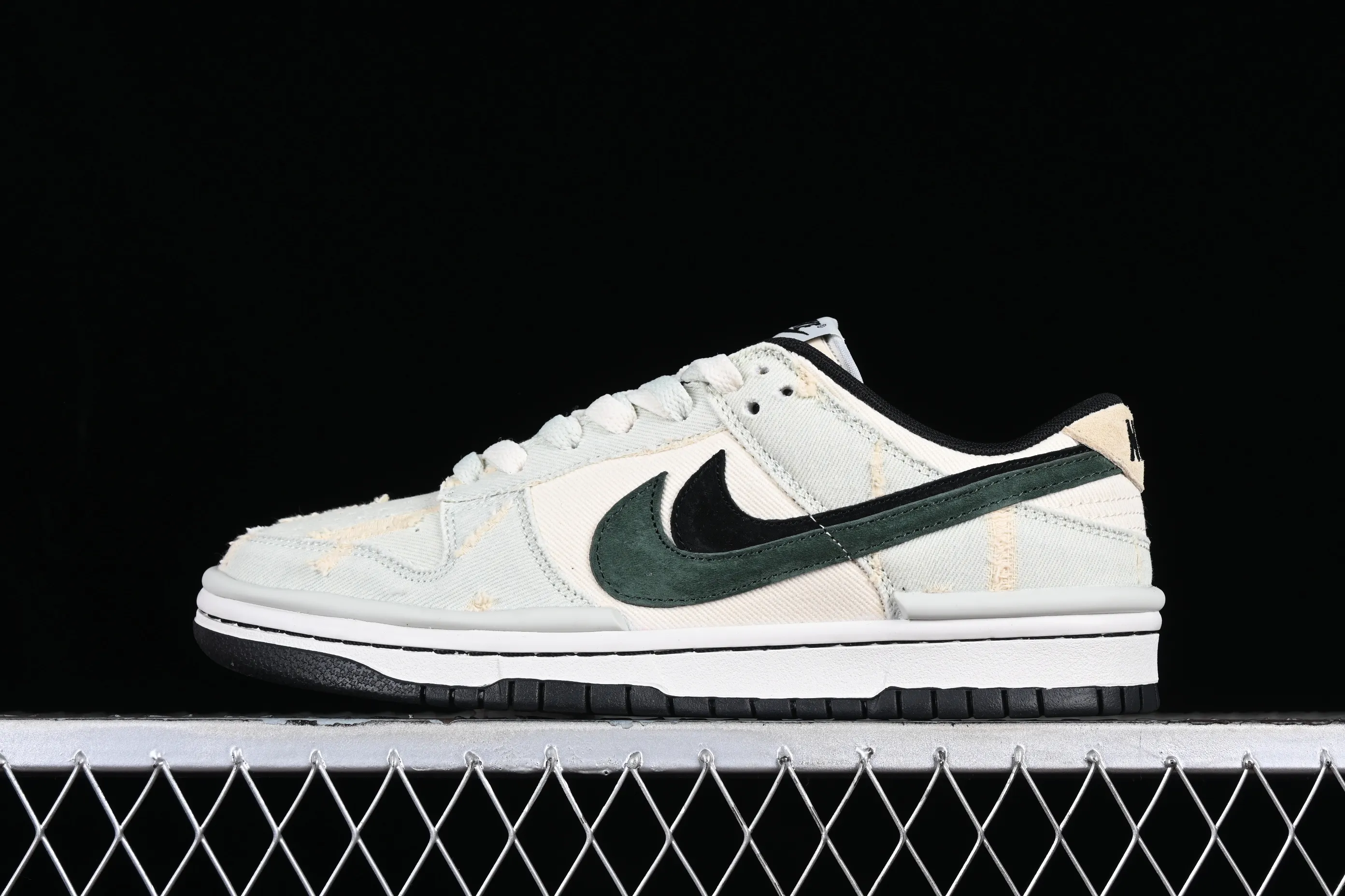 All categories Nk SB Dunk Series Nk SB Dunk Low High-end customized low-top sneakers Otomo Katsuhiro x Nk SB Dunk Low Variant style denim Otomo Katsuhiro low-top casual sports skateboard shoes DZ2794-166